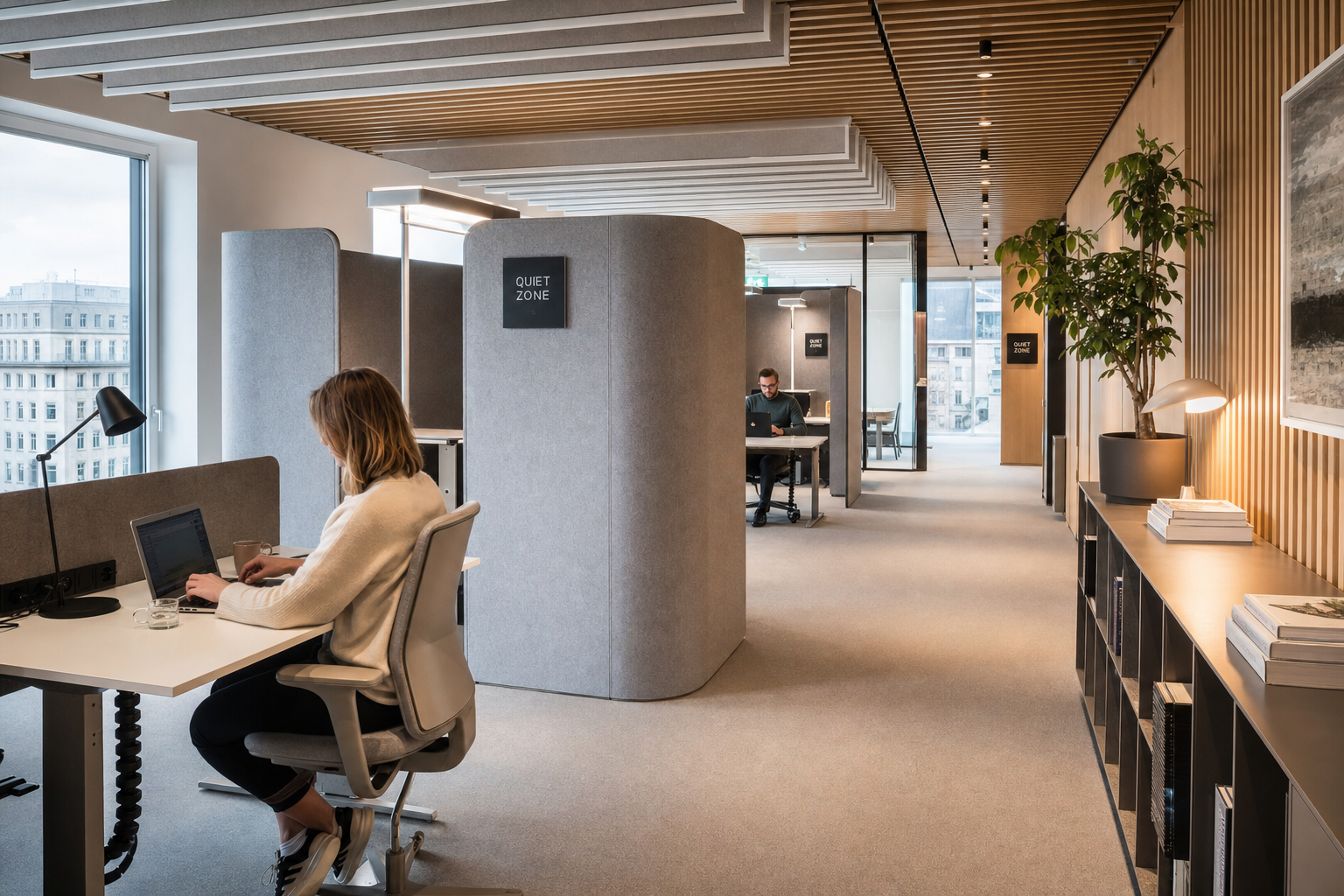 Hybride kantoorinrichting met focus- en samenwerkingszones